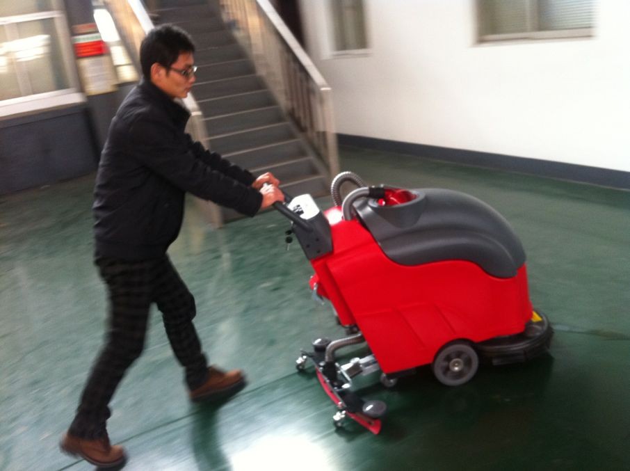 手推式洗地機用于車間現場