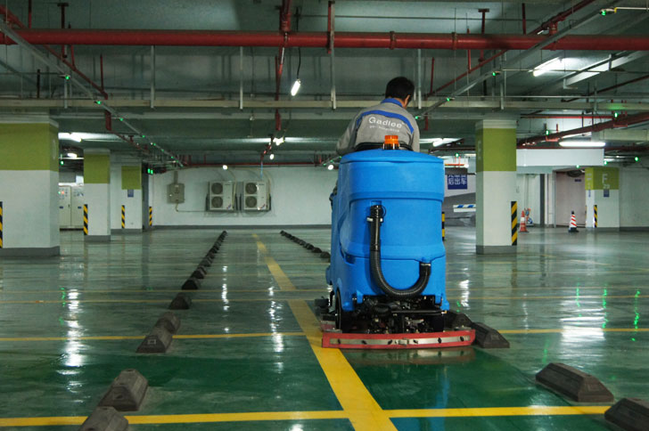 停車場(chǎng)清潔駕駛式洗地機(jī) 停車場(chǎng)清潔駕駛式洗地機(jī)
