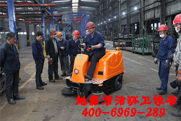 黔西南駕駛式掃地機(jī)哪里有賣【貴州地之霸】