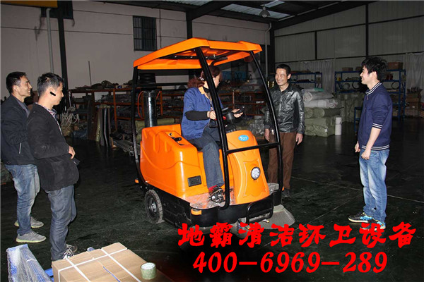 湘潭駕駛式掃地機品牌【湖南地霸】