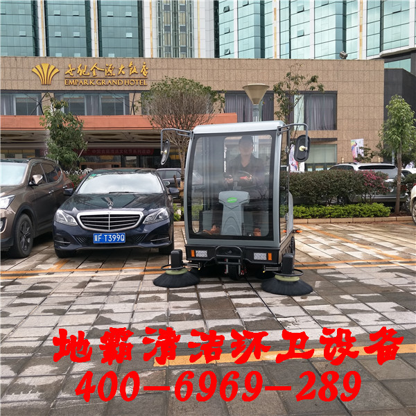 湖南駕駛式掃地機(jī)廠家【湖南地霸】