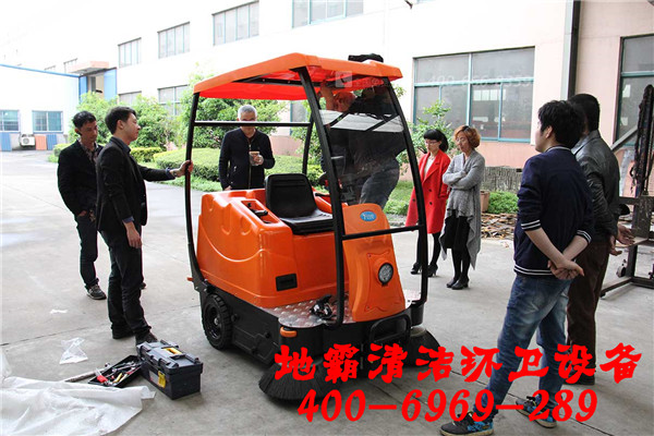 梧州道路清掃車多少錢【廣西地霸】