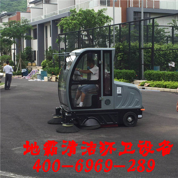 欽州駕駛式掃地機(jī)品牌【廣西地霸】