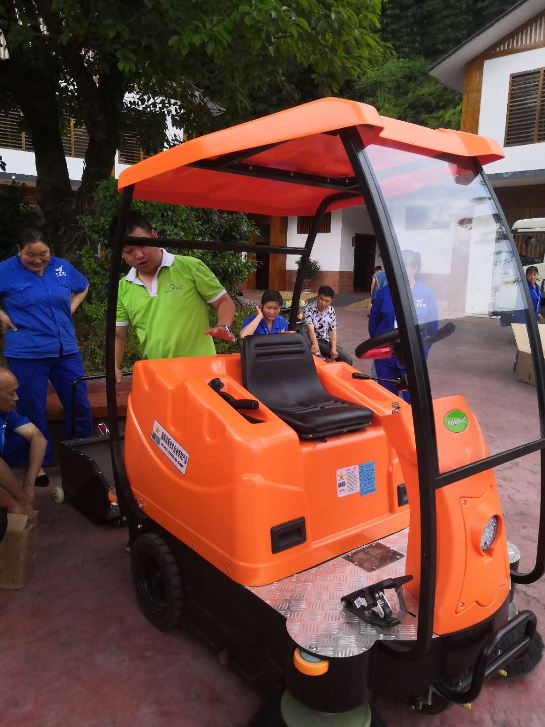 貴州駕駛式掃地機廠家