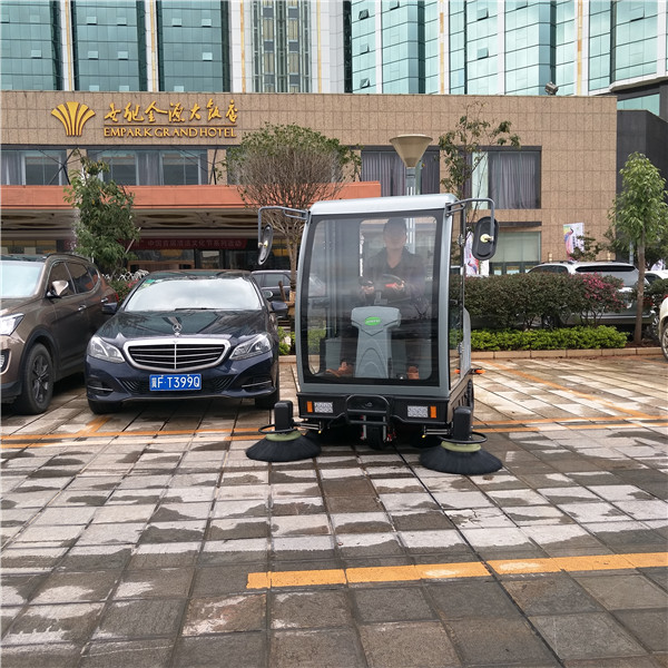 封閉式掃地機廠家