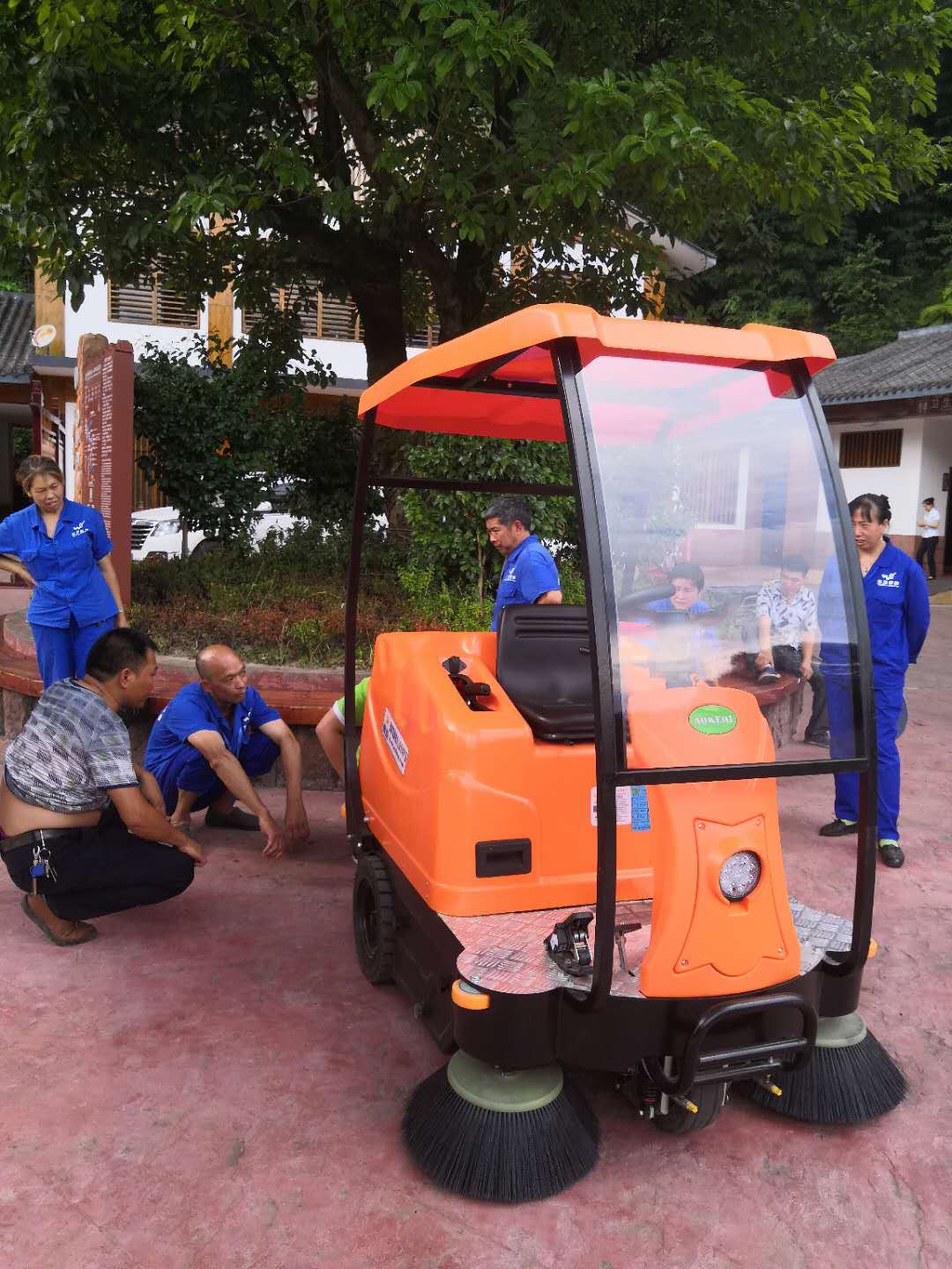 駕駛式掃地機怎么樣