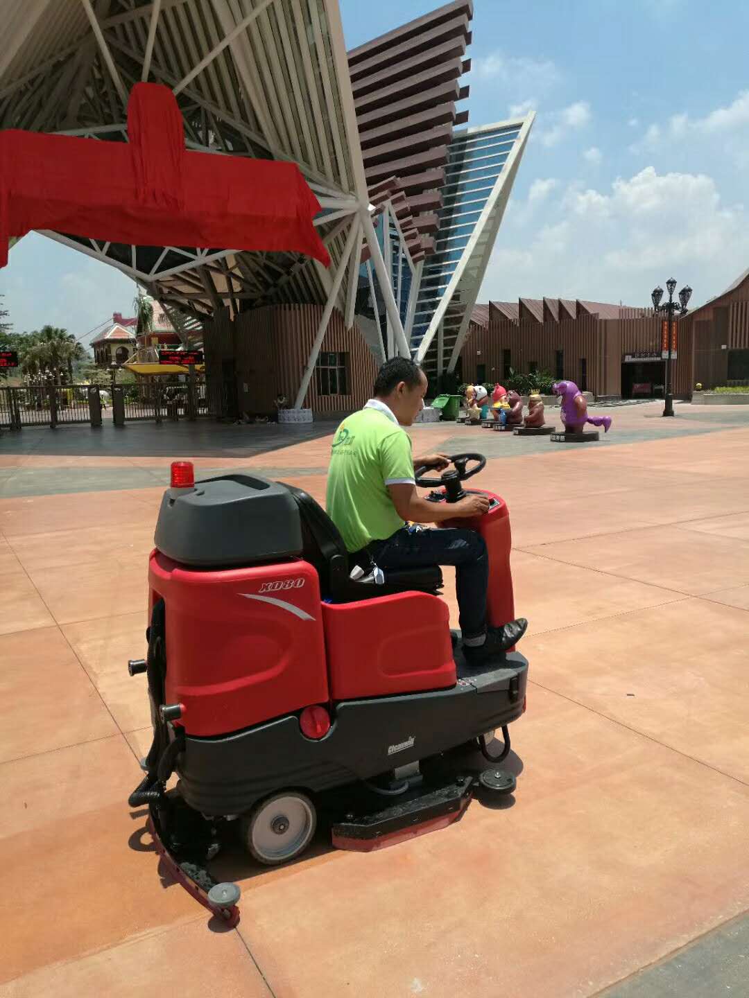 駕駛式掃地機怎么樣維護