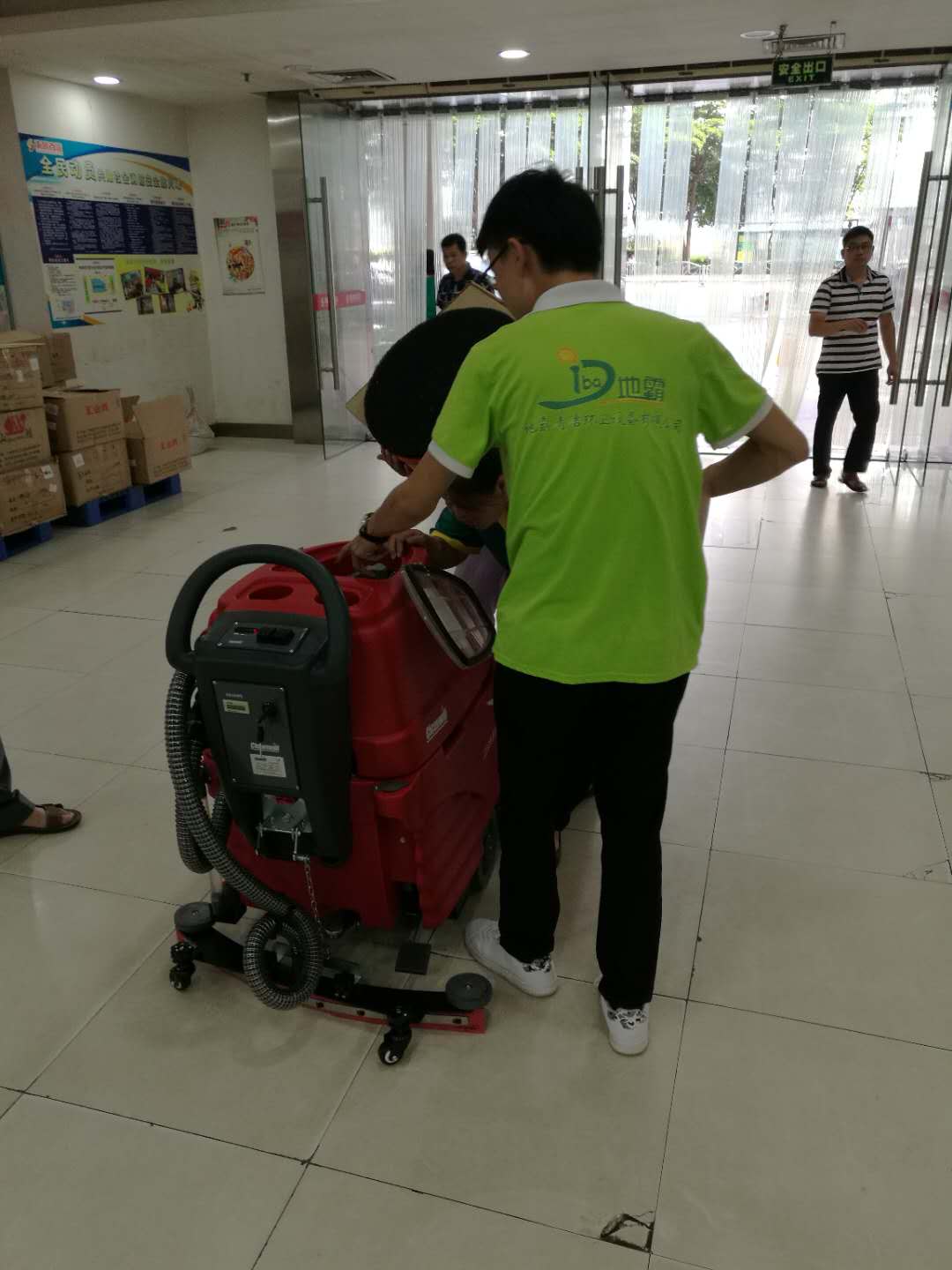 全自動洗地機清潔示范